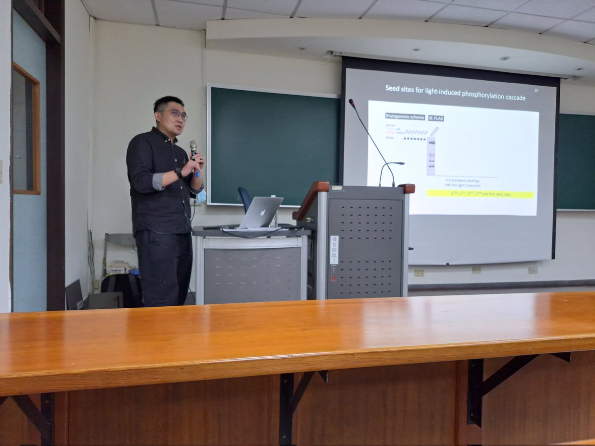 It was a very nice talk by <a href="/YuehCho1984/">Yueh Cho</a> about the phosphorylation of ribosomal protein, which plays a role in regulating plant translations depending on the light!!