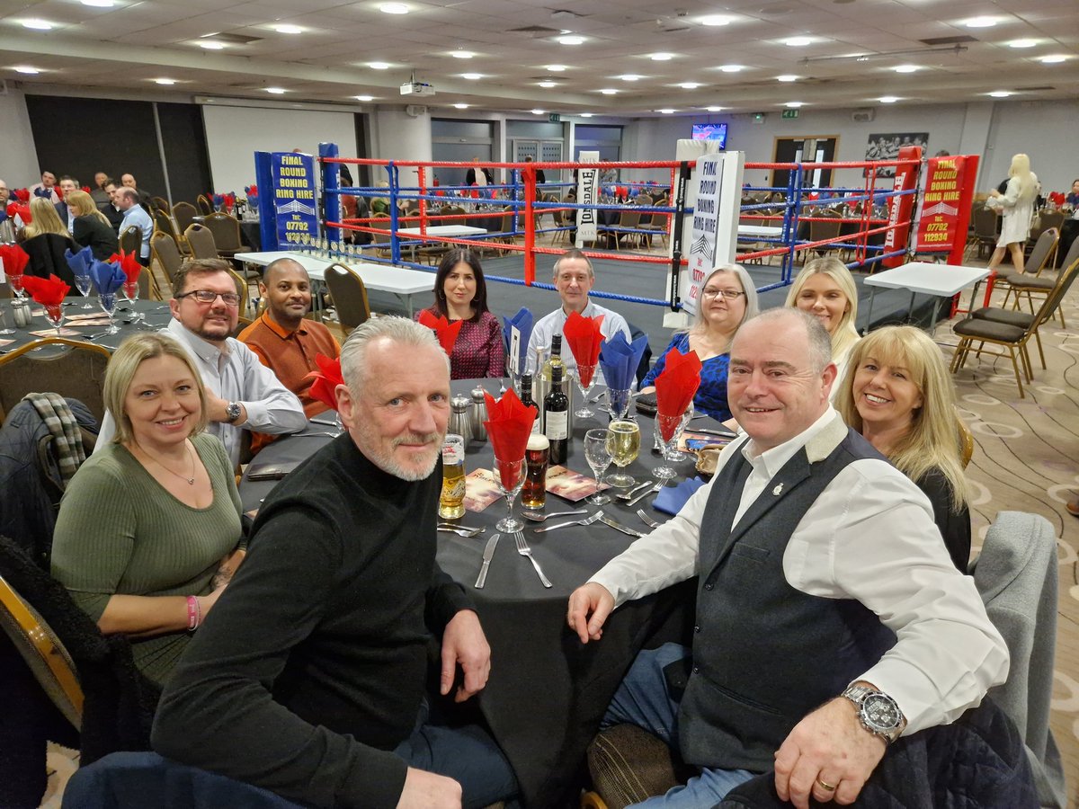 TheBCHEY's tweet photo. Enjoyed the company of @TheBCHull members &amp; @hull4heroes @MatsonPaul @helen_skinner22 at @StPaulsBA 🥊 at @MKM_Stadium great night, well done to the academy.
#charity #boxing https://t.co/GdeWFzs430
