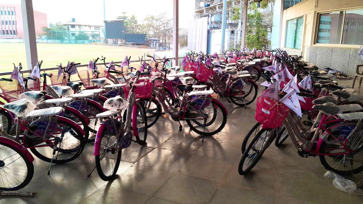 DrPramodPSawant's tweet photo. Distributed cycles and school kits to underprivileged girl students donated by RBL bank, in the presence of Social Welfare Minister Shri @SubhashGoa and EDC Chairman and @BJP4Goa President Shri @ShetSadanand and others. 1/3 https://t.co/mE92oqv92s
