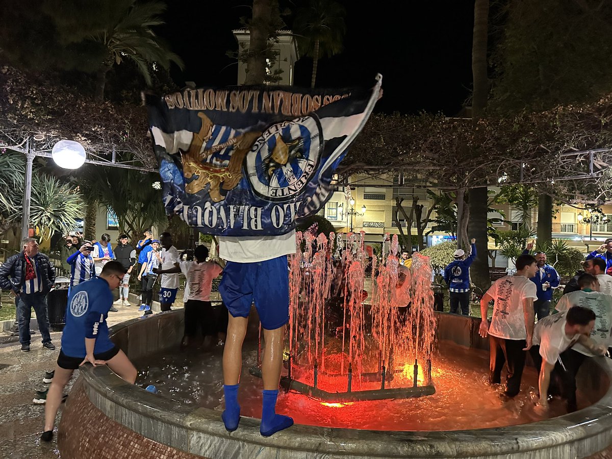 Ginés Jesús Gómez M. (@ginesgm_) on Twitter photo 💙 El Águilas FC celebra el ascenso a Segunda RFEF.
💪🏻 Temporadón de los aguileños, que acumulan 11 victorias consecutivas. 💙 El Águilas FC celebra el ascenso a Segunda RFEF.
💪🏻 Temporadón de los aguileños, que acumulan 11 victorias consecutivas.