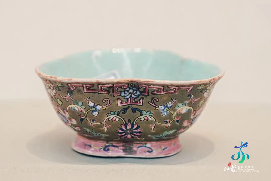VisitJiangsu's tweet photo. #CultureJS Chinese porcelain is famous for its long history and intricate design. Do you also find it fascinating?
Numerous porcelain masterworks are on display at the Yancheng Museum. Come and enjoy their stunning beauty! #ArtCulture https://t.co/TpBjl7oBv8