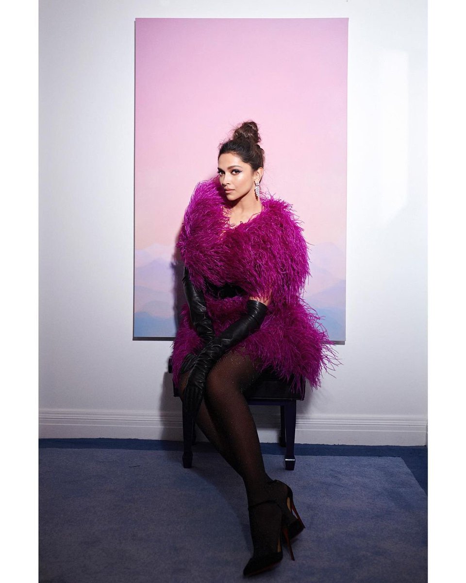After taking to the Oscars stage in a black gown, Deepika Padukone changed into a short pink dress for the Vanity Fair after-party.
.
.
.
.
 #DeepikaPadukone  #Oscars