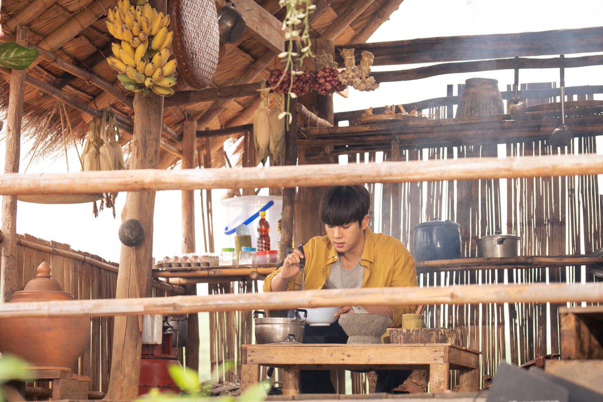 OurSkyy2TH's tweet photo. ฟีลพ่อบ้านรอทานฝีมือคนรัก 😍
#OurSkyyx1000Stars 
#GMMTV 
@Earth_Pirapat @wixxiws https://t.co/jHyYCNa4BO