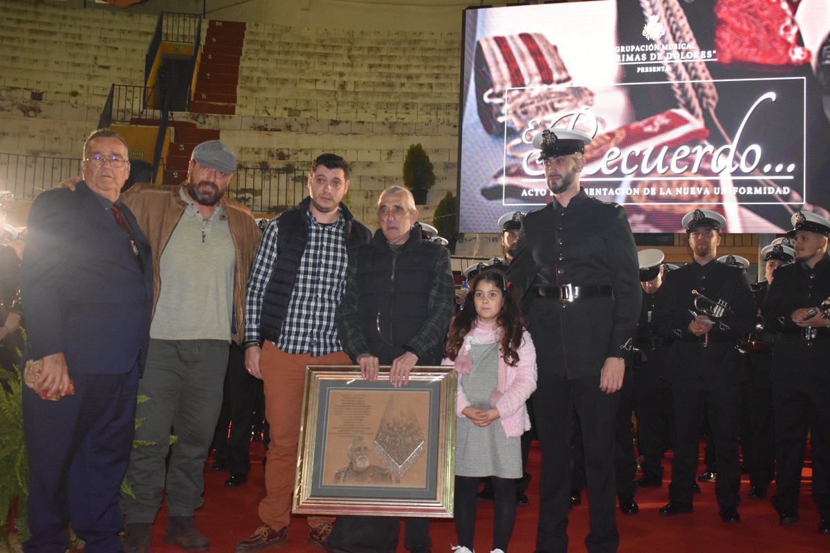 franromero1972's tweet photo. El sábado La Plaza 1871 fue escenario de la presentación de la nueva uniformidad de @amlagrimas , una agrupación imprescindible para entender la música cofrade en #SanFernando. Gracias por invitarme a una velada única y emocionante.
#Cuarema #VenYParticipa https://t.co/jVe4ZRLPQG