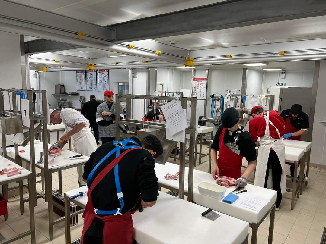Interbev_Oc's tweet image. Finale régionale Occitanie "Meilleur apprenti de France" en boucherie à Cahors.
#aimezlaviandemangezenmieux #naturellementflexitarien #interbev #boucherie #laviande #maf #Occitanie
