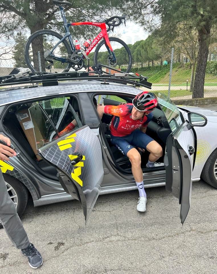 After being forced to stop racing shortly after the start @LaurensDePlus unfortunately wasn't able to locate our team bus at Tirreno. No fuss; our friends @Q36_5ProCycling popped his bike on the roof, offered up the front seat & dropped him off. Cycling is special.