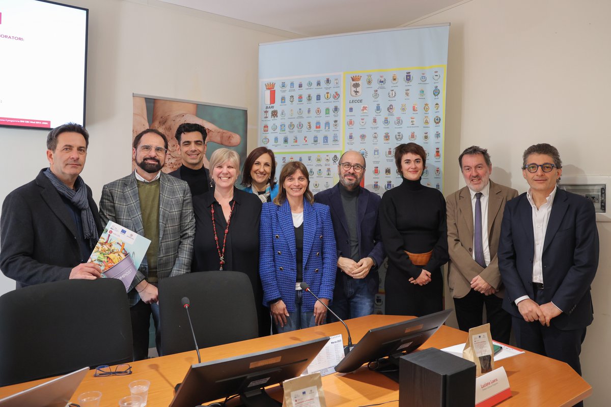 ConsorzioCIC's tweet photo. “Questo progetto ci ha obbligato a dire che la vera economia circolare è anche quella che ha un risvolto sociale” 🤝♻️
@lellamiccolis, Presidente @CompostCIC, sintetizza così il @SirclesProject 

Il racconto dell'evento finale qui ⬇
https://t.co/3Grf9GK9Ca https://t.co/1rgiiYh1zx