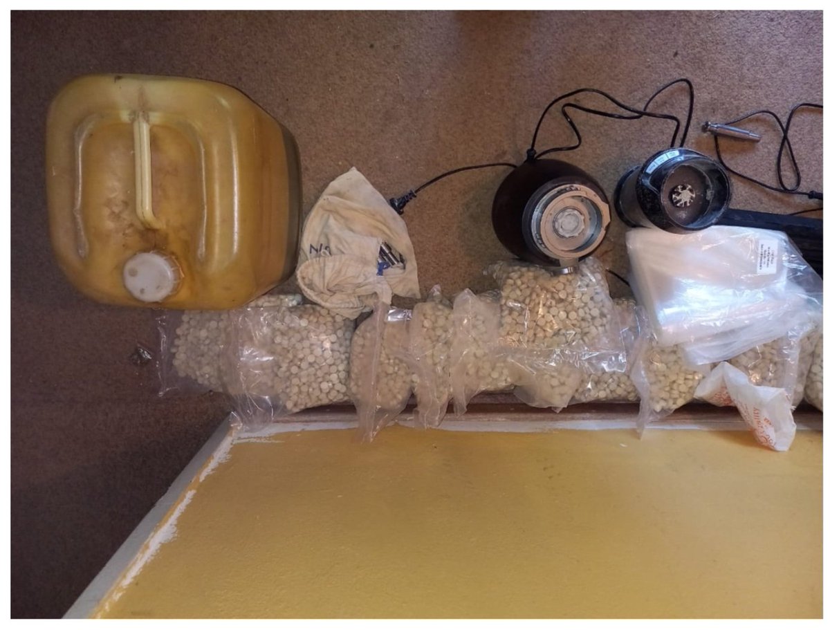 PSAFLIVE's tweet photo. BREAKING NEWS: Illegal foreigner arrested in possession Mandrax tablets. with an estimated street value of about R930 000.00 in  BLOEMFONTEIN CBD . A case for possession,manufacturing illegal drugs and contravention of the Immigration Act was opened at Parkweg Police Station. https://t.co/x1yUzQDMj9