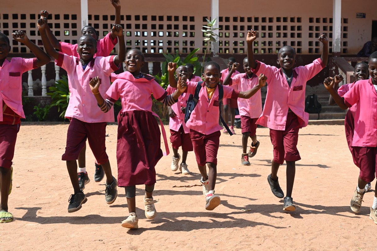 unicefcameroon's tweet photo. Look at these happy faces at a UNICEF-supported school in Garoua.  That’s our #MondayMotivation!

Happy New Week!💙

#ForEveryChild, education https://t.co/CStqSPbIrq
