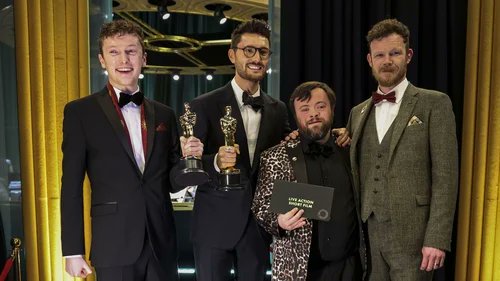 qubscreen's tweet image. And the winner is...congrats to all involved in 
@AnIrishGoodbye_
 for winning the Oscar for Best Live Action Short! Special shout out to the QUB Film crew, Alex Donaldson, Sam Bell, Chandra Douglas, Sean Murray, Benjamin Hardie Goddard, Ethan Rea &amp;amp; Ross Cullen. Go celebrate!