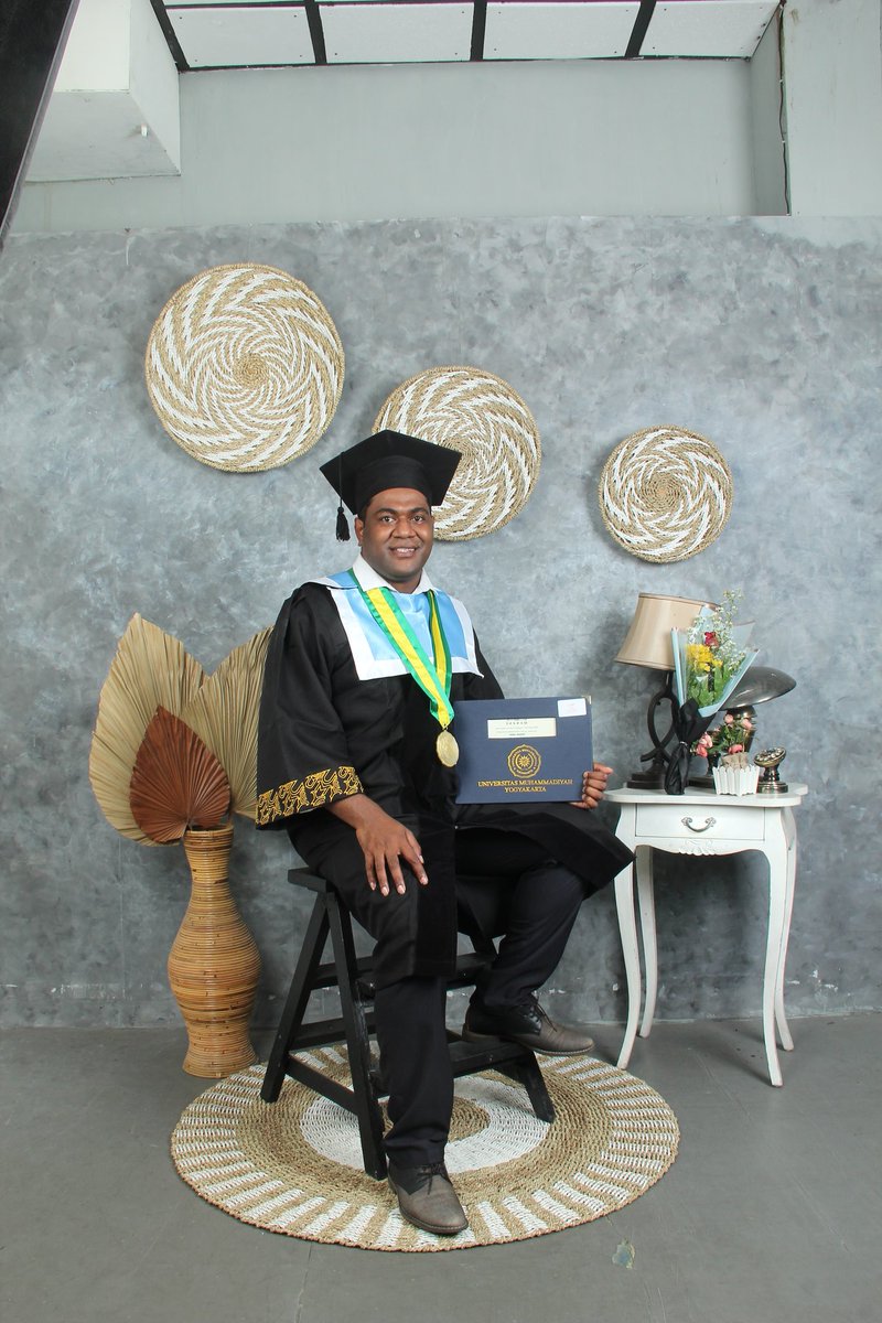 seru_ro's tweet photo. To my head of department, administration staff and all lecturers of communication- Terima Kasih banyak for the love and support during my study in UMY. Our memories I will forever cherish.

Thank you UMY for an opportunity. https://t.co/V2VxqpjVVo