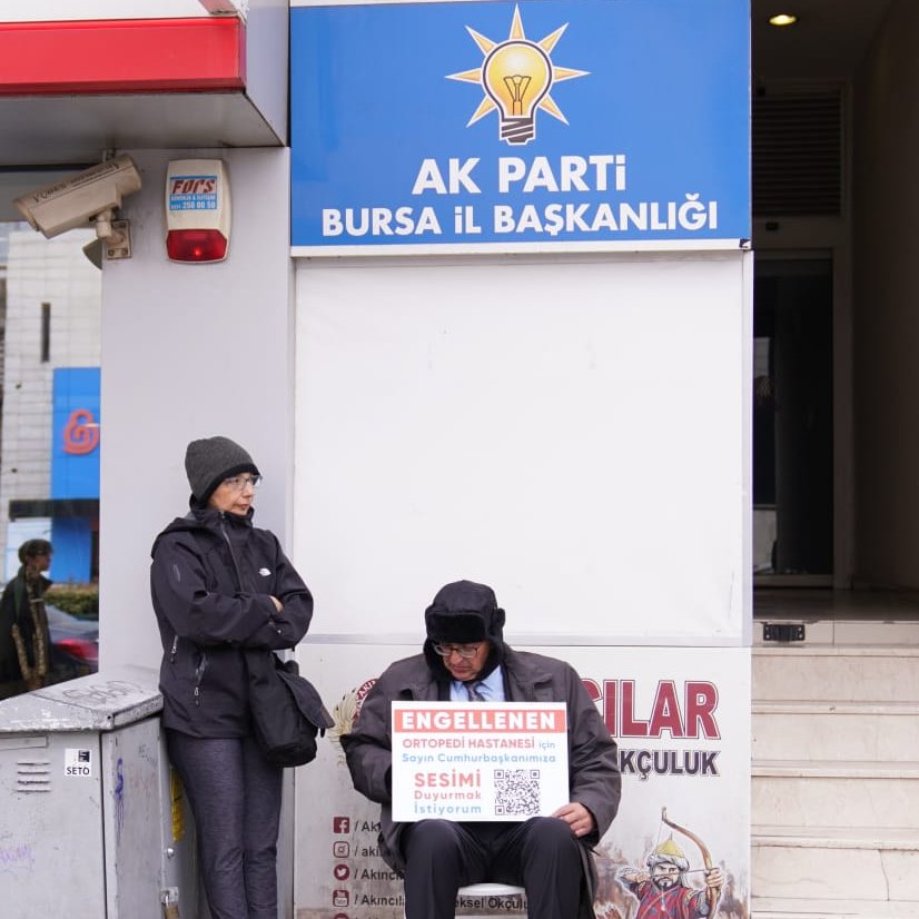 Nassrin1idea's tweet photo. 29 gündür soğuk,yağmur, yorgunluk, zabıta baskısı demeden umudunu kaybetmeden inandığı hizmet için canını ortaya koyarak savaşır! sadece birinin fark etmesi için #doktoraçlıkgrevinde @opdrkayhanturan
Bu devrimde bu cesaret nadirdir! Sesini Duyun ve Destekleyin @RTErdogan @Akparti https://t.co/h9cY0adeDF