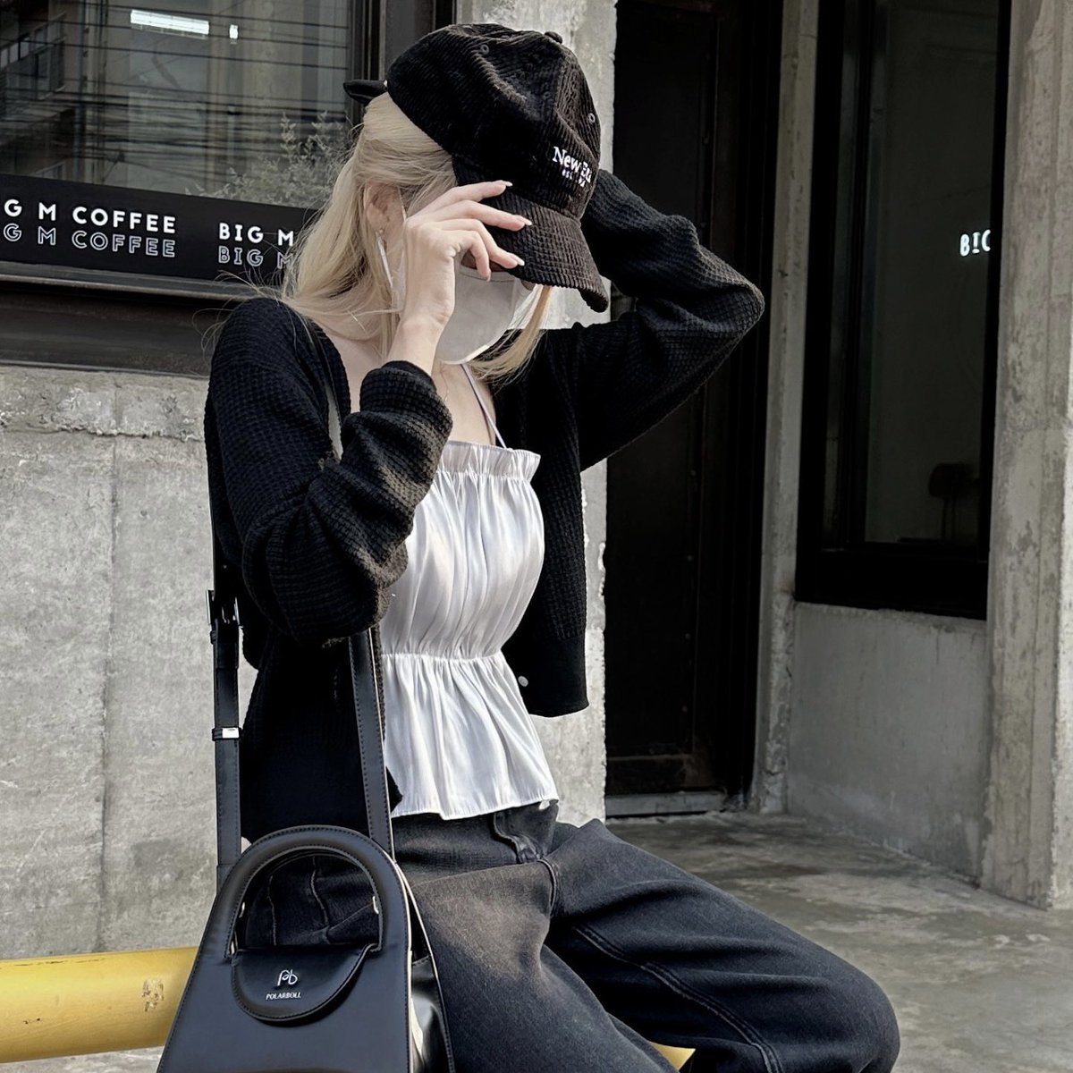 yoxrgravity's tweet photo. ใส่ตัวนี้แล้วมีคนถามพิกัดตลอด อยากบอกว่าของจริงเล่นแสงสวยมากก เจอแดดทีวิ้งวับ ใส่แล้วขับผิวสุดๆ ㅜㅡㅜ เป็นจีบรอบตัวเลย น่ารัก คุงหนู https://t.co/0qm41Xjbm4