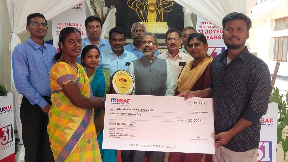 mssrf's tweet photo. #MSSRF-supported #FarmerProducerCompany - Kulumai Milk FPC in Dindigul #TamilNadu, receives the #ESAFFoundation Award for the best #socialimpact of collectives for 2023 on the occasion of the 31st Foundation Day in Thrissur, Kerala
@NABARDOnline @agridept_tn @MRKPanneer @mkstalin https://t.co/AVrwSmQN2i