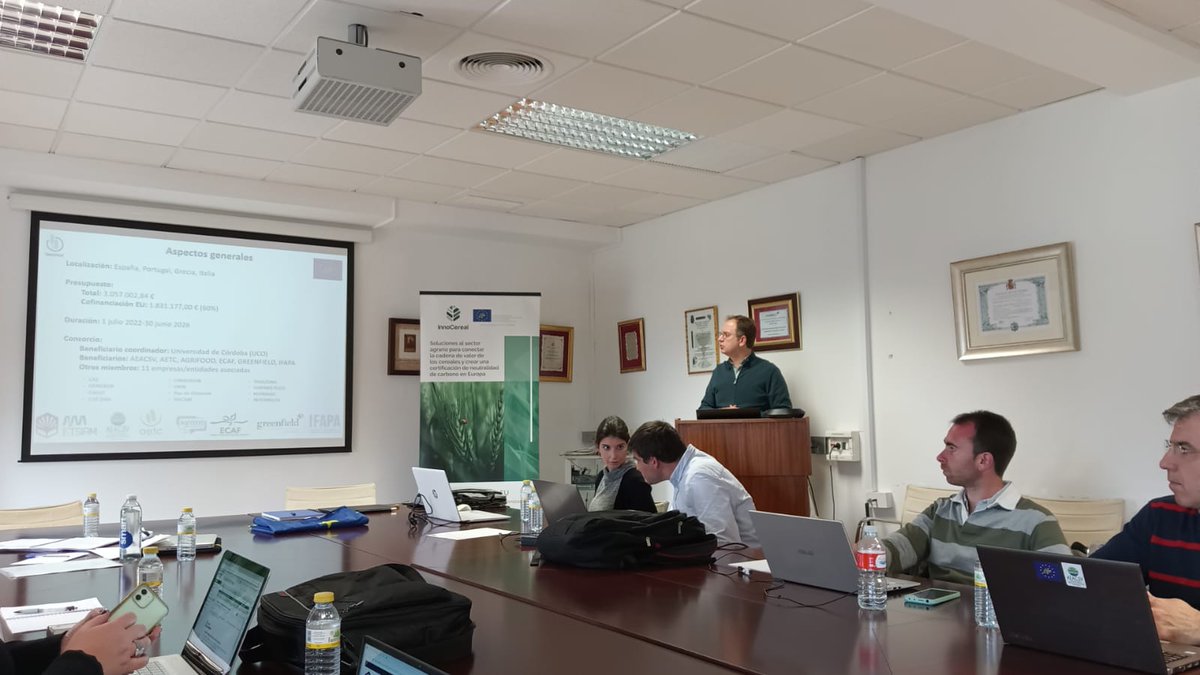 Life_Innocereal's tweet photo. 📌Comienza la 1ª reunión con la monitora del #proyecto europeo #LIFEInnocerealEU 

Nuestro coordinador, Emilio González, presenta esta iniciativa para la #producción #sostenible de #cereales

@LIFEprogramme  #LIFEproject https://t.co/BDhZbGQi54