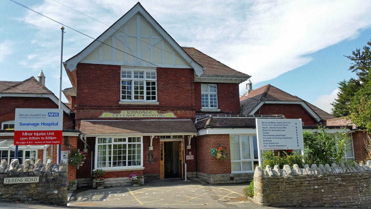 DorsetHealth's tweet image. Four of our 12 wonderful community hospitals in Dorset.

Our staff provide healthcare at more than 300 sites, ranging from village halls and GP surgeries to mental health inpatient hospitals and community hospitals - as well as in people's homes. #BetterEveryDay #HereForYou