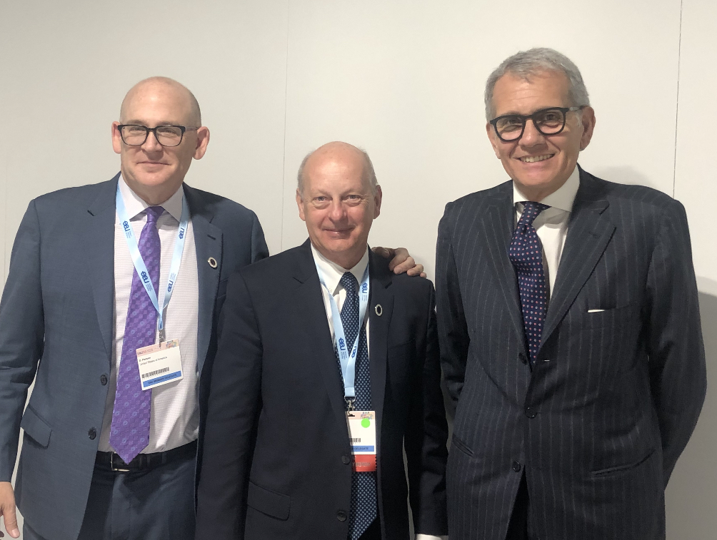 Amer. Urol. Assn. (@amerurological) on Twitter photo Dr. Carrieri of <a href="/SIU_Italia/">Società Italiana di Urologia</a> and AUA's Secretary, <a href="/DrJohnDenstedt/">John Denstedt</a>, and Secretary-elect, <a href="/urogeek/">Dave Penson</a>, met at #EAU23 to further strengthen the relationship between the AUA and SIU. 🤝 Dr. Carrieri of <a href="/SIU_Italia/">Società Italiana di Urologia</a> and AUA's Secretary, <a href="/DrJohnDenstedt/">John Denstedt</a>, and Secretary-elect, <a href="/urogeek/">Dave Penson</a>, met at #EAU23 to further strengthen the relationship between the AUA and SIU. 🤝