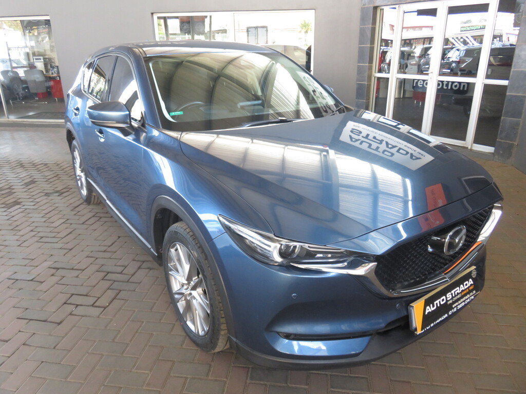 hoofpeanut's tweet photo. Need a car to carry your business, family or yourself in comfort and peace of mind? From single cab, SUV, small SUV, Hatch and sedan. I can help! Call Chris - 082 411 2098 for trade in and finance options for your new vehicle. #SUV #TOYOTA #Ford #Mahindra #Mazda #AAapproved #KIA https://t.co/F6QYHnX0E7