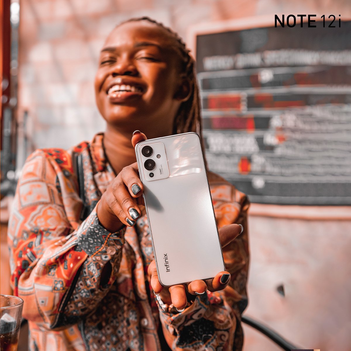 infinixuganda's tweet photo. Glow different with the #NOTE12i's 50MP camera. https://t.co/l2u1c5crvl