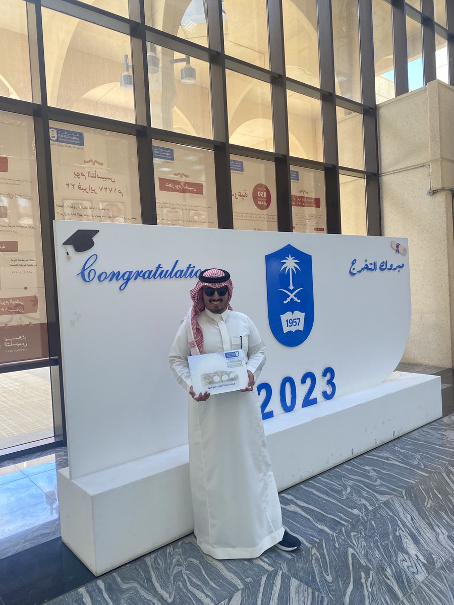 Mohaloud's tweet photo. تم تخرجي بحمد الله 💙 

في ٢٠٢٣/٣/١٣ حصلت على البكالوريوس في الحقوق من جامعة الملك سعود بتقدير ممتاز مع مرتبة الشرف 

أود أن أشكر عائلتي وأساتذتي واصدقائي وكل من ساندني في هذه المرحلة 💙 https://t.co/hxzr6J7Cbg