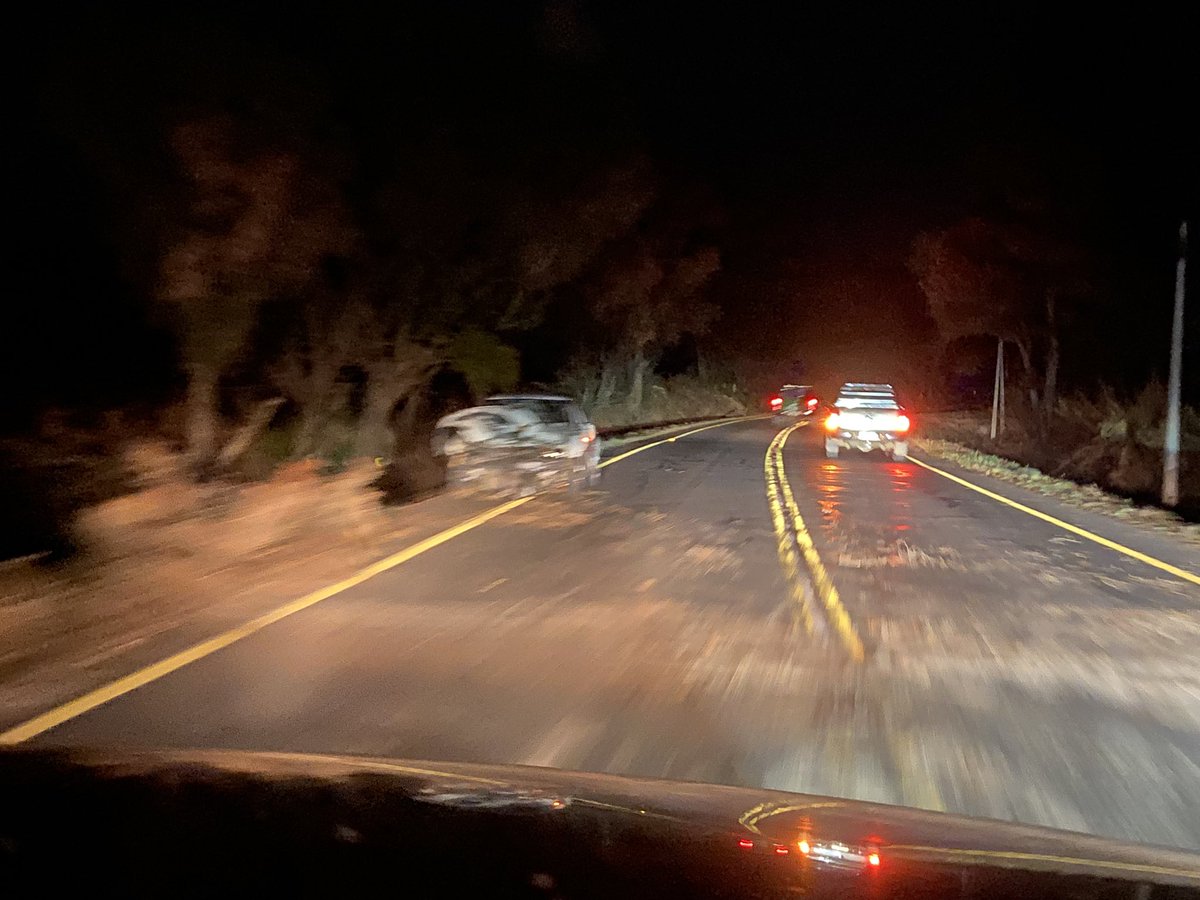 emafernacl's tweet photo. Árboles cortados en la ruta y vehículo quemado en camino #victoria - #curacautin … personal de @Carabdechile en el lugar. ¿Hasta cuándo el #terror en la macro zona? https://t.co/BYZa0zlDDu
