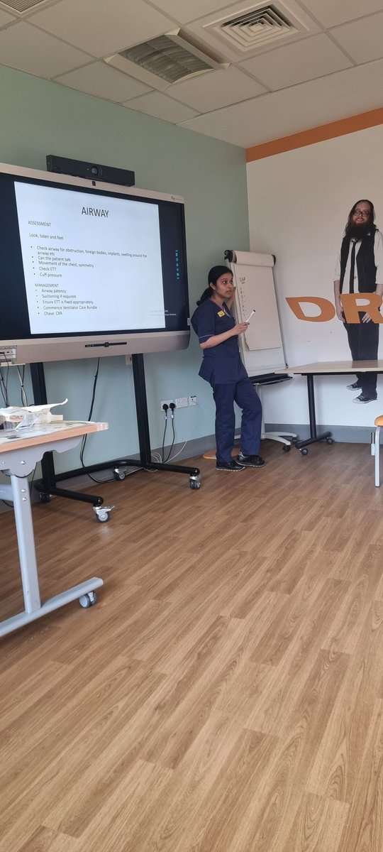 The foundation to ITU course is going strong with another cohort of new ITU nurses. Lots of teaching today on A-E assessment, documentation, organ donation, staff wellbeing and many more! Here's our course lead Susan delivering quality teaching for our new nurses 👏 #ITU #nurses
