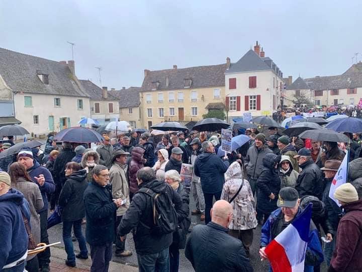 Reconquete_off's tweet photo. 🔴 À Bélâbre, nos militants étaient ce week-end aux côtés des habitants pour leur rassemblement contre l’installation d’un camp de migrants dans le village.
Agissez contre l’installation des migrants dans vos campagnes : https://t.co/9wCzX5vtLO
#PasDeMigrantsDansNosVillages https://t.co/36jvEhfn9q
