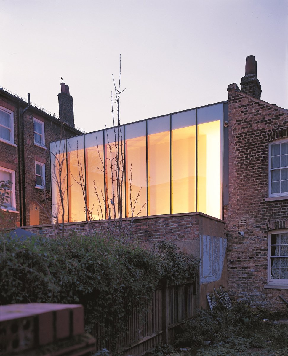 AdjayeAssoc's tweet image. Elektra House in London, UK (1999)​ was @dadjaye&apos;s first new build. It was conceived as a large-scale light box and has no conventional windows. Most of the construction is hidden from view.

#davidadjaye #adjayeassociates #architecture #design #UK #London #elektrahouse