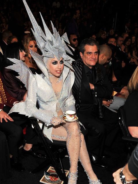 notanass_'s tweet image. Everyone is going gaga cus of Tems’ dress at the Oscars but no one is talking about the condition Lady Gaga puts the people behind her as well