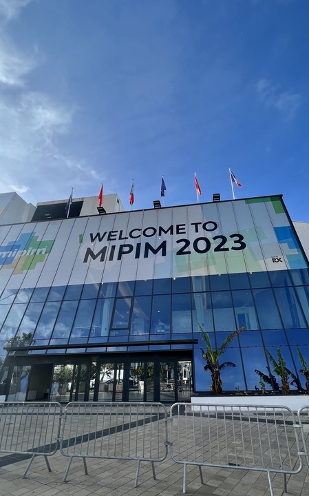 MIPIMWorld's tweet photo. ☀️Welcome to all delegates attending #MIPIM2023! 

The sun is shining &amp; finishing touches are being made to the stands in the Palais and along the Croisette. 

Be sure to tag us in your posts throughout the week.

#MIPIM https://t.co/lrAVstBKRS