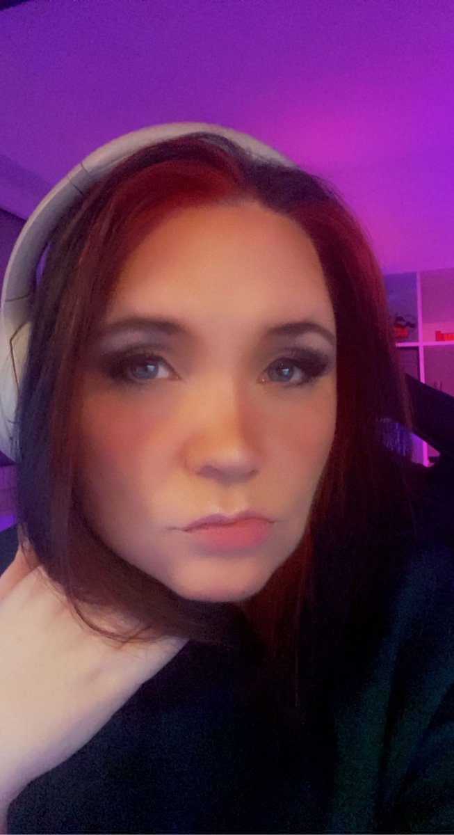 Mit Duckface geht’s gleich ab zu @huedel und den Wald #sonsoftheforest 

twitch.tv/xspesia