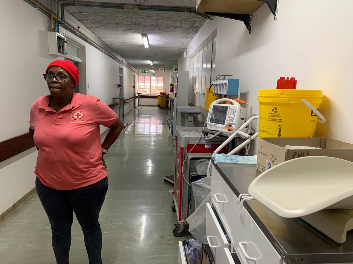 RedcrossSa's tweet image. Red Cross Free State lend a helping hand as patients are neglected due to ongoing strike.
Providing #firstAid knowledge, home based care and health and care. They are making sure that patients are being fed and that the premises are clean.#NehawuStrike