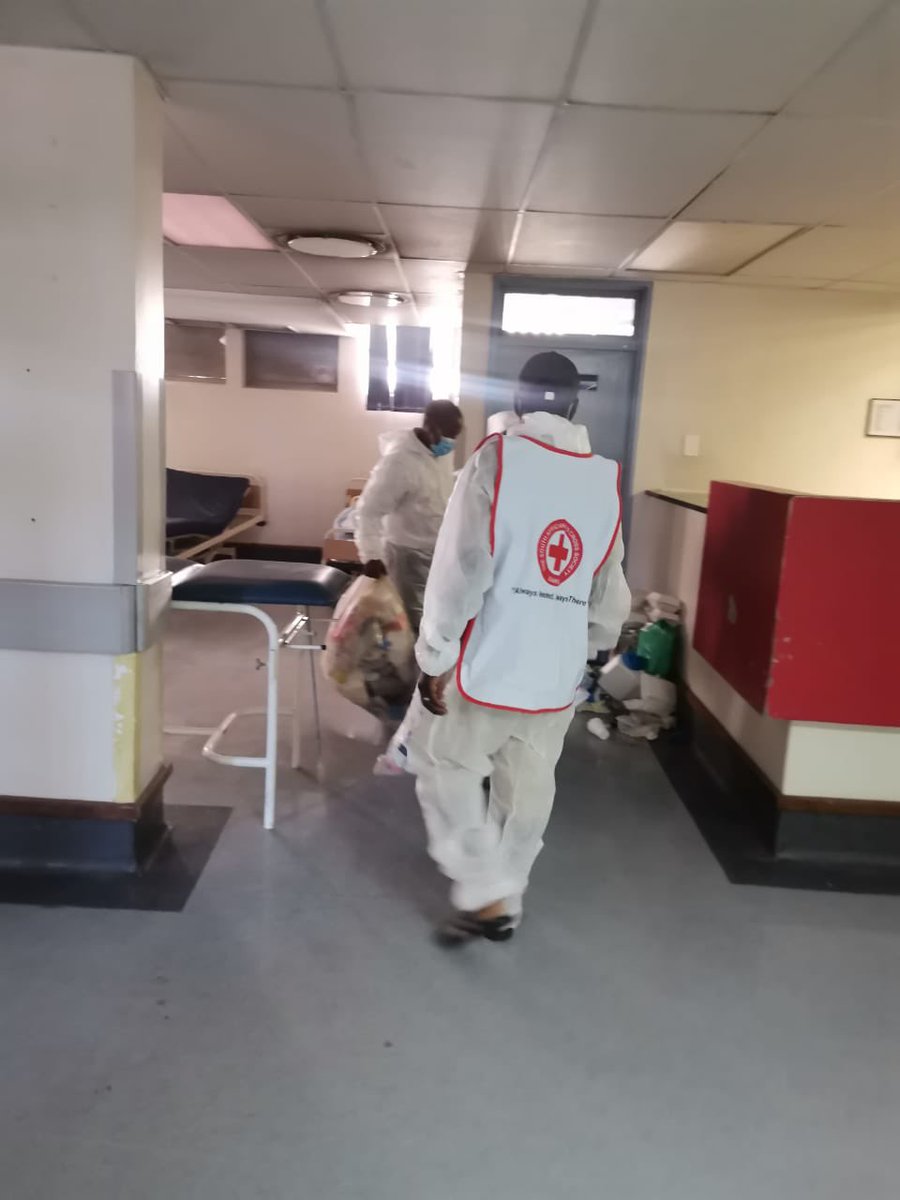 RedcrossSa's tweet image. Red Cross Free State lend a helping hand as patients are neglected due to ongoing strike.
Providing #firstAid knowledge, home based care and health and care. They are making sure that patients are being fed and that the premises are clean.#NehawuStrike
