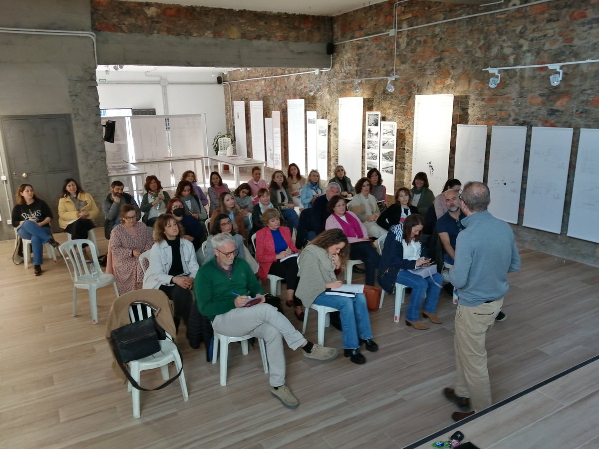AndaluciaRELAS's tweet photo. #SaludPúblicaAndalucía
#ProvinciadeCádizRELAS Formación sobre prevención del suicidio a profesionales de la  @diputacioncadiz en la #SierradeCadiz #Villamartin
Proyecto europeo #Implemental y #RELAS Daniel López, psicólogo de la @saludand
@ags_nortecadiz
@VidaSaludAnd
@EASPsalud https://t.co/pljXFByVgF