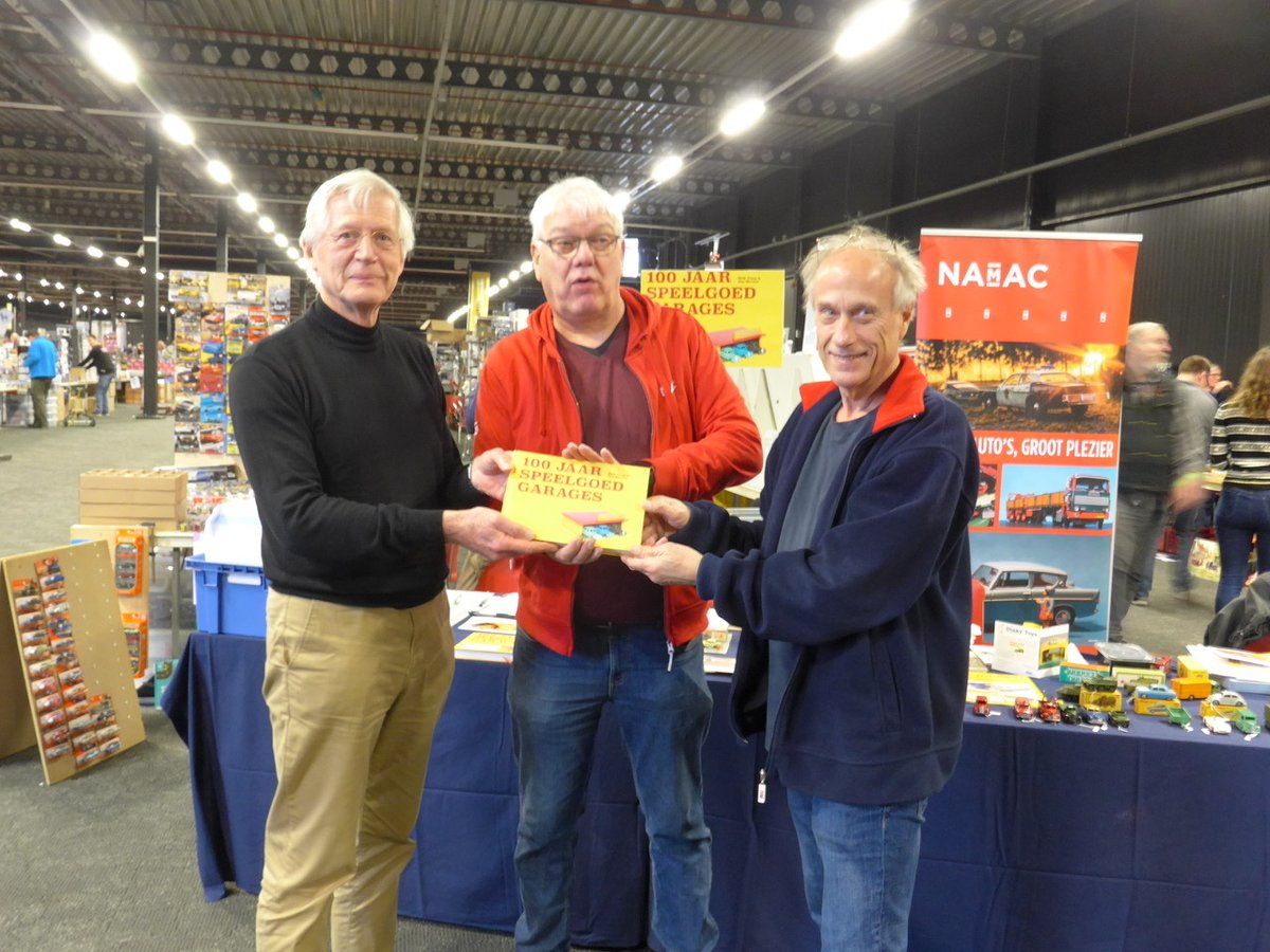 RikWerner's tweet photo. Binnenkort in @AutoWeek Classics 4: 100 jaar Speelgoedgarages. Een fascinerend boek van Dirk Tang en Jan Werner over de historie van een onmisbaar speelgoedattribuut in menig jongens- en zelfs meisjeskamer. Ik interviewde beide auteurs over het hoe en waarom. Eind april te lezen! https://t.co/ebUk8SOS7Z
