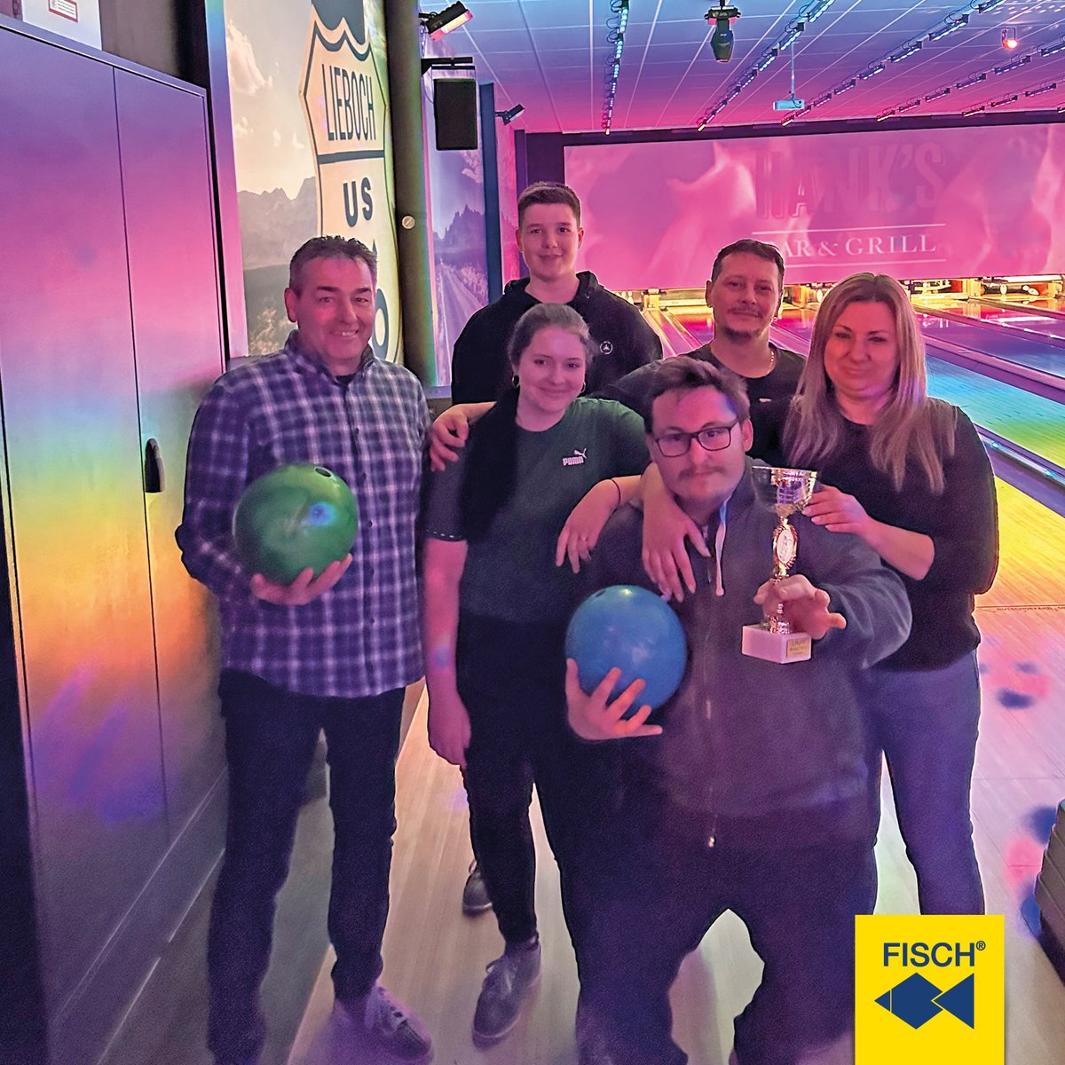 fischtools's tweet image. 𝗙𝗿𝗮𝗺𝗲𝘀, 𝗣𝗶𝗻𝘀 𝗮𝗻𝗱 𝗦𝘁𝗿𝗶𝗸𝗲𝘀 - 𝗶𝘁&apos;𝘀 𝗕𝗼𝘄𝗹𝗶𝗻𝗴-𝗧𝗶𝗺𝗲!🎳 We would like to thank our management and our works council for inviting us to the bowling tournament at Kinobowling Gleisdorf Lieboch.
The photos show that it was fun. 🤩
#teamevent #fischtools