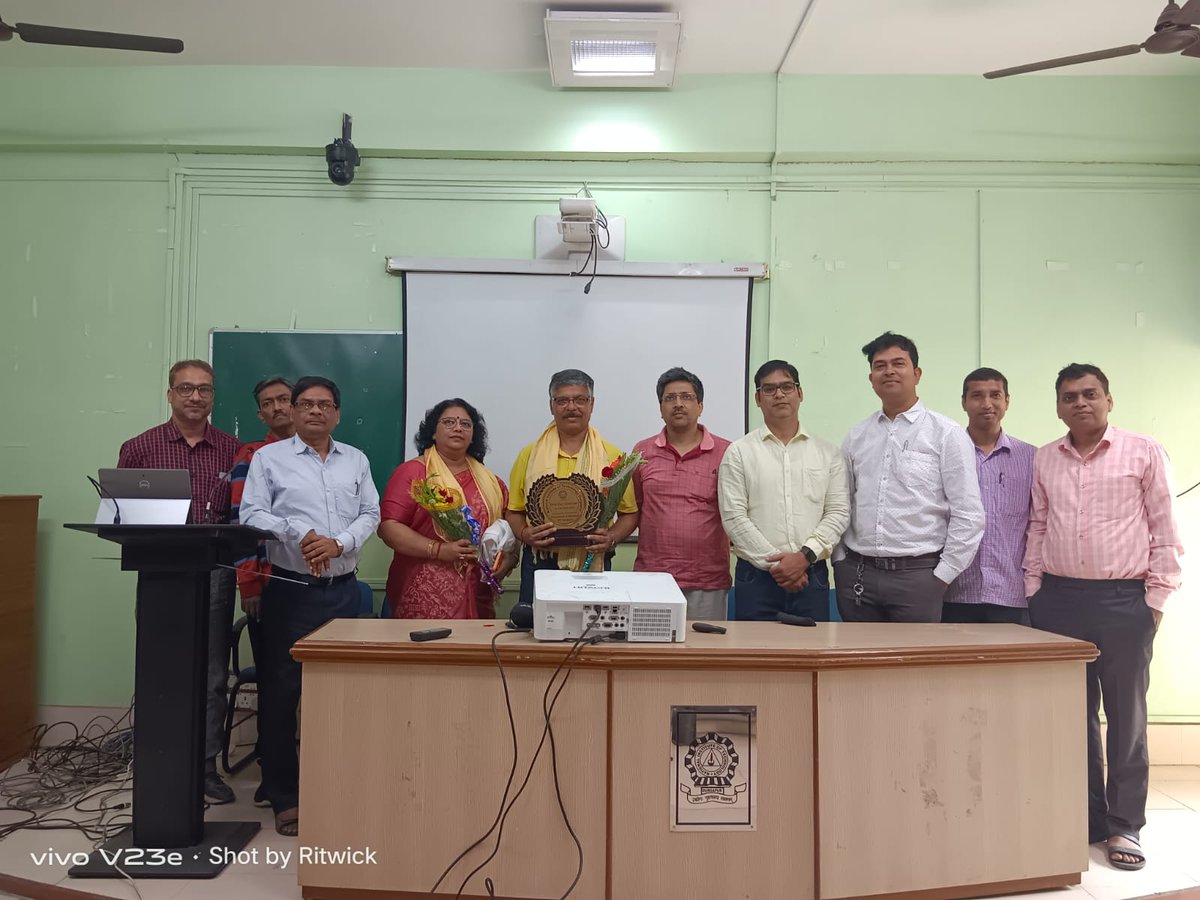 deb_ranjan2's tweet photo. Glad to experience an excellent presentation and follow-up discussion with Dr Sarnath Chattaraj (Senior Research Director, Medtronic, USA) at NIT Durgapur,  India. https://t.co/oQh9zhevCb