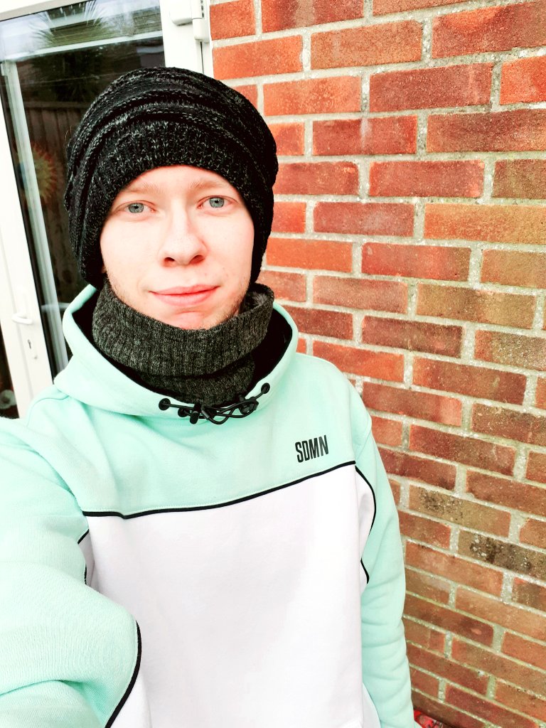 PotatoPaulMU's tweet photo. Let's get involved. Joining the community ✌🏼 

#mdmtwtselfieday https://t.co/2ECVb8lHN4