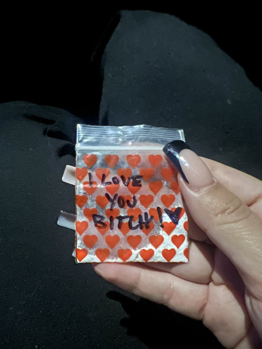 svdden_spice's tweet photo. she loves me https://t.co/y5JFz3Izqj