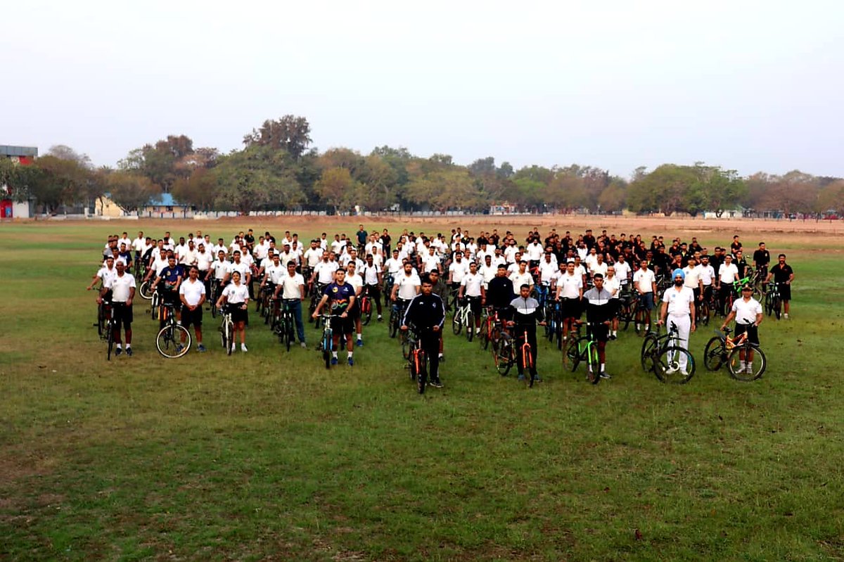IN_Valsura's tweet photo. #GreenIndia #SwachhBharat

'No Vehicle Day' observed once every week @IN_Valsura, a practice since decades. Over 400  personnel cycle to offices &amp; training schools, burning calories instead of fossil fuels. #CleanIndia #FitIndia

Resolve to #ReduceCO2emissions
#HarkaamDeshKeNaam https://t.co/FVKPjKMXRF