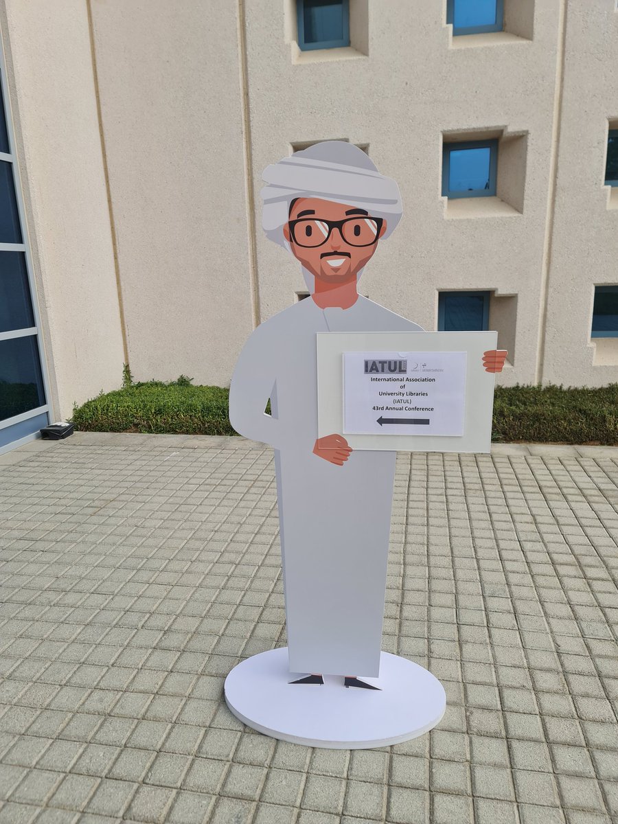 Landed.... well, 4 hours ago. Have a look at this pedestal sign 😍 #Dubaistyle 
 #IATUL2023