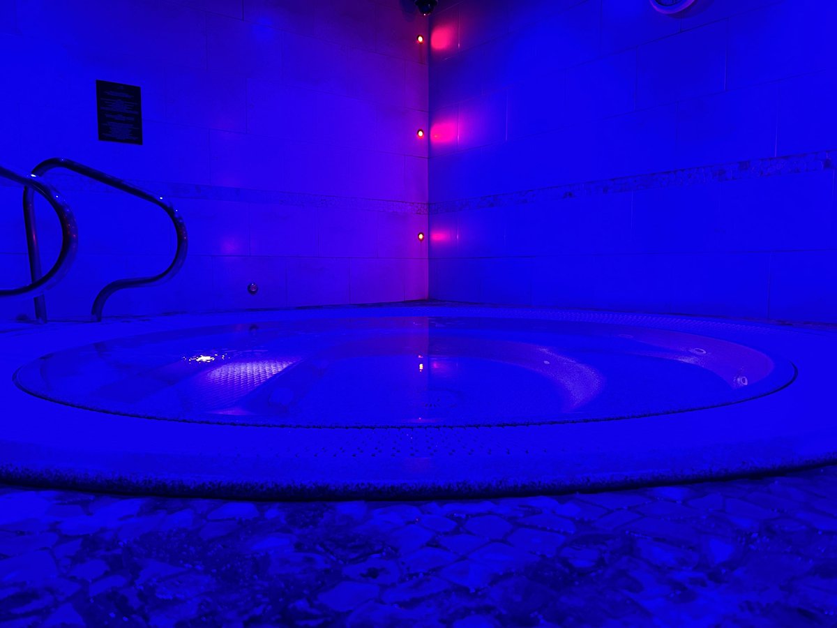 gymetccongleton's tweet photo. Monday Blues, Relax, refresh, recharge.
Back to training afterwards 🏋️‍♂️

Join today from as little as £1 per day, including all our luxury facilities and 40+ classes per week! 

#poolrelaxing #pool #relax #dovolenka #timetorelax #hotinhere #summer #konecneslnko #sommer #privode https://t.co/gKaEgfk0pr