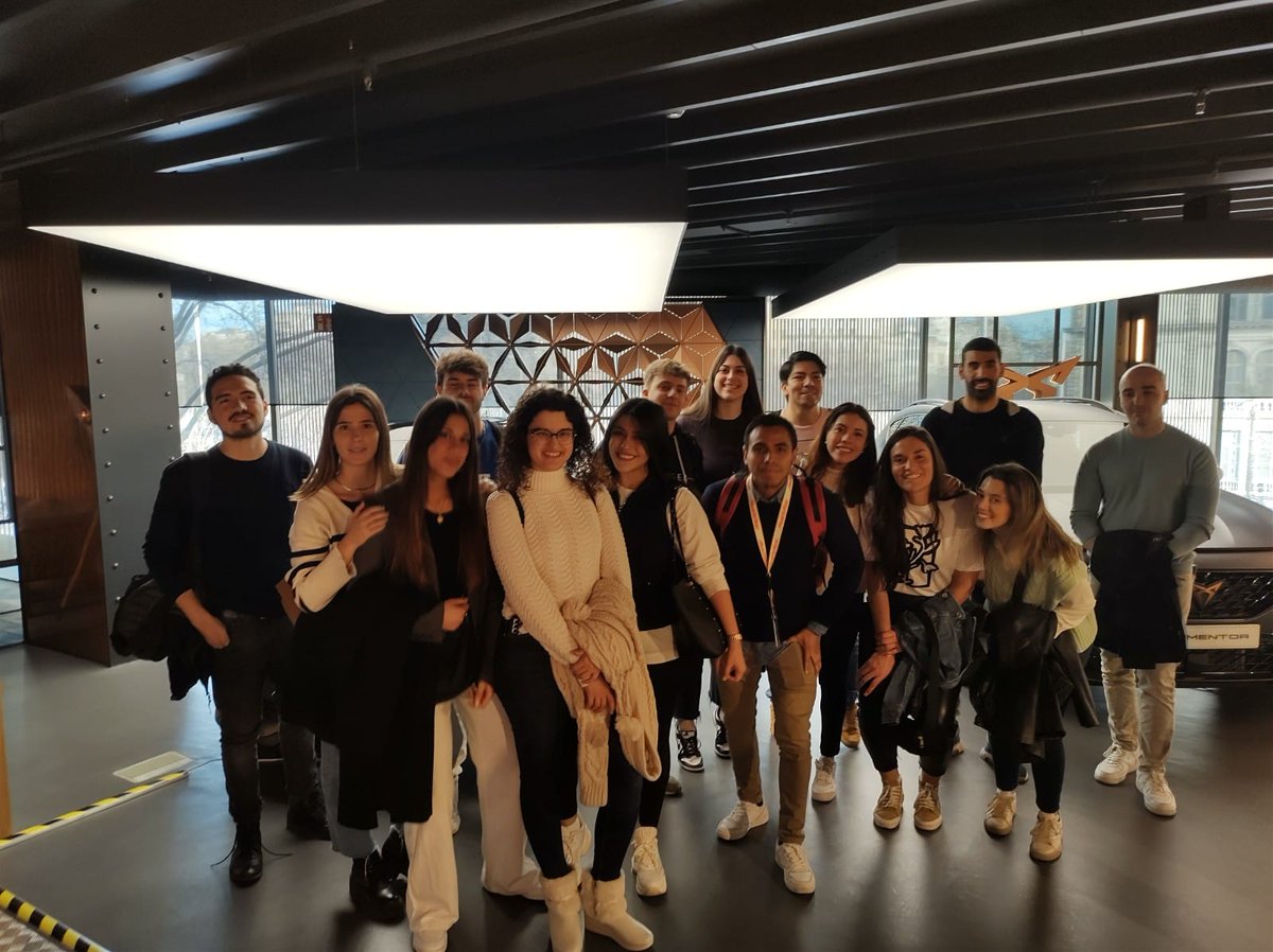 Los estudiantes del máster visitan Casa Seat.
Jornada de aprendizaje en un gran ejemplo de comunicación corporativa de las marcas SEAT y CUPRA.
!Fue un gran día!😊