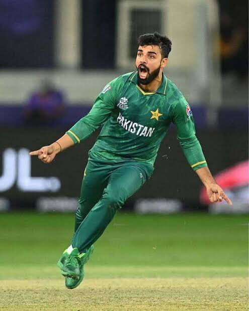 jawad514's tweet photo. پاکستان کے نئے کپتان @76Shadabkhan  بن گئے۔ 
چئیرمین پاکستان کرکٹ بورڈ۔ @najamsethi https://t.co/y5qWfkS5vM