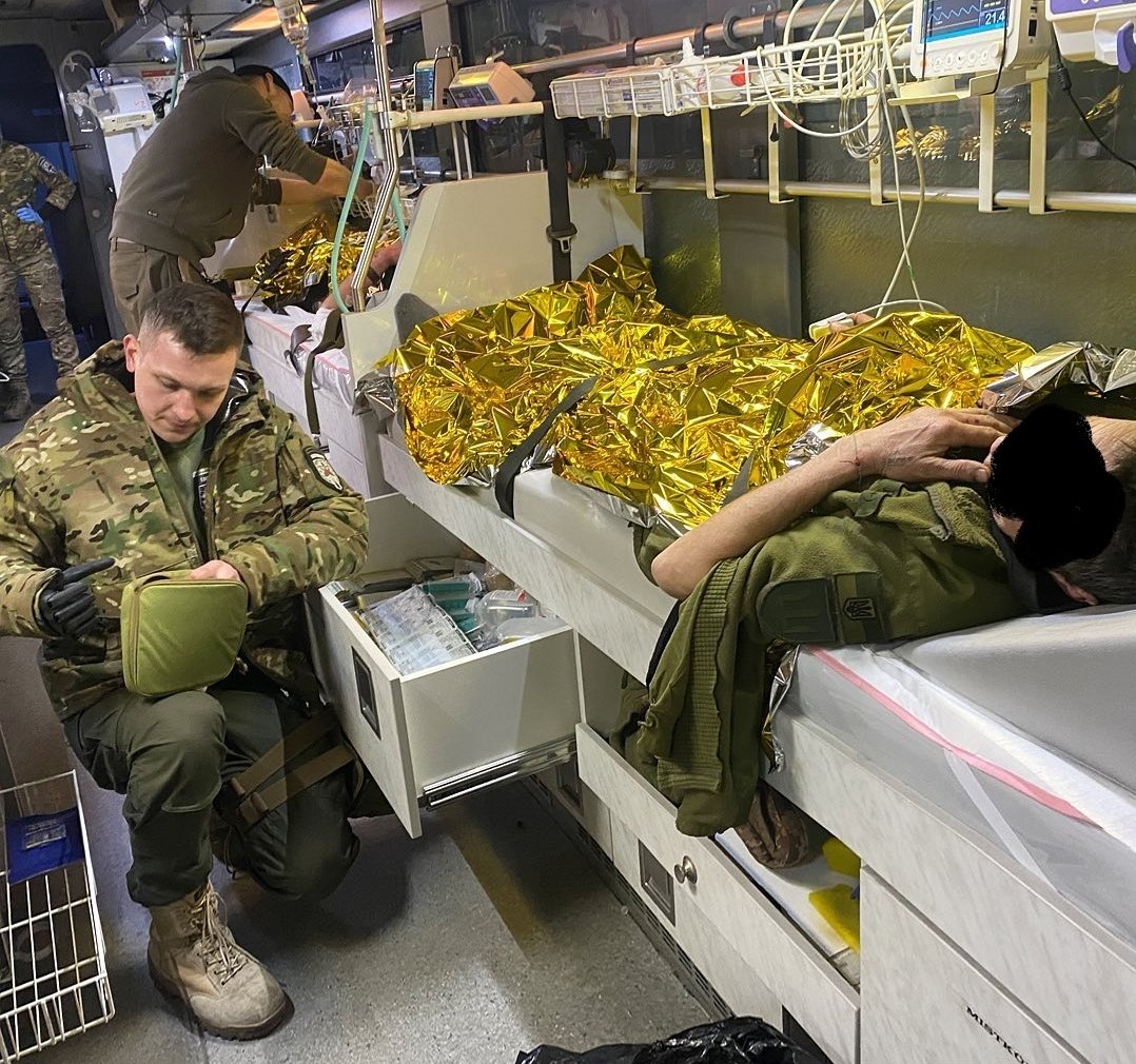 YuretzG's tweet photo. ❗️Русня зараз лізе тупо з усіх дір, заповнюючи весь наш інформпростір. Тому мусимо підтримувати своїх і своє ще завзятіше

🩸Підтримайте медбат Госпітальєри, який прямо зараз рятує людей з фронту, закиньте 2 гривні на такмед, будь ласка!

Реквізити: https://t.co/jfeojDIjlI https://t.co/yMz7E7Cw0W