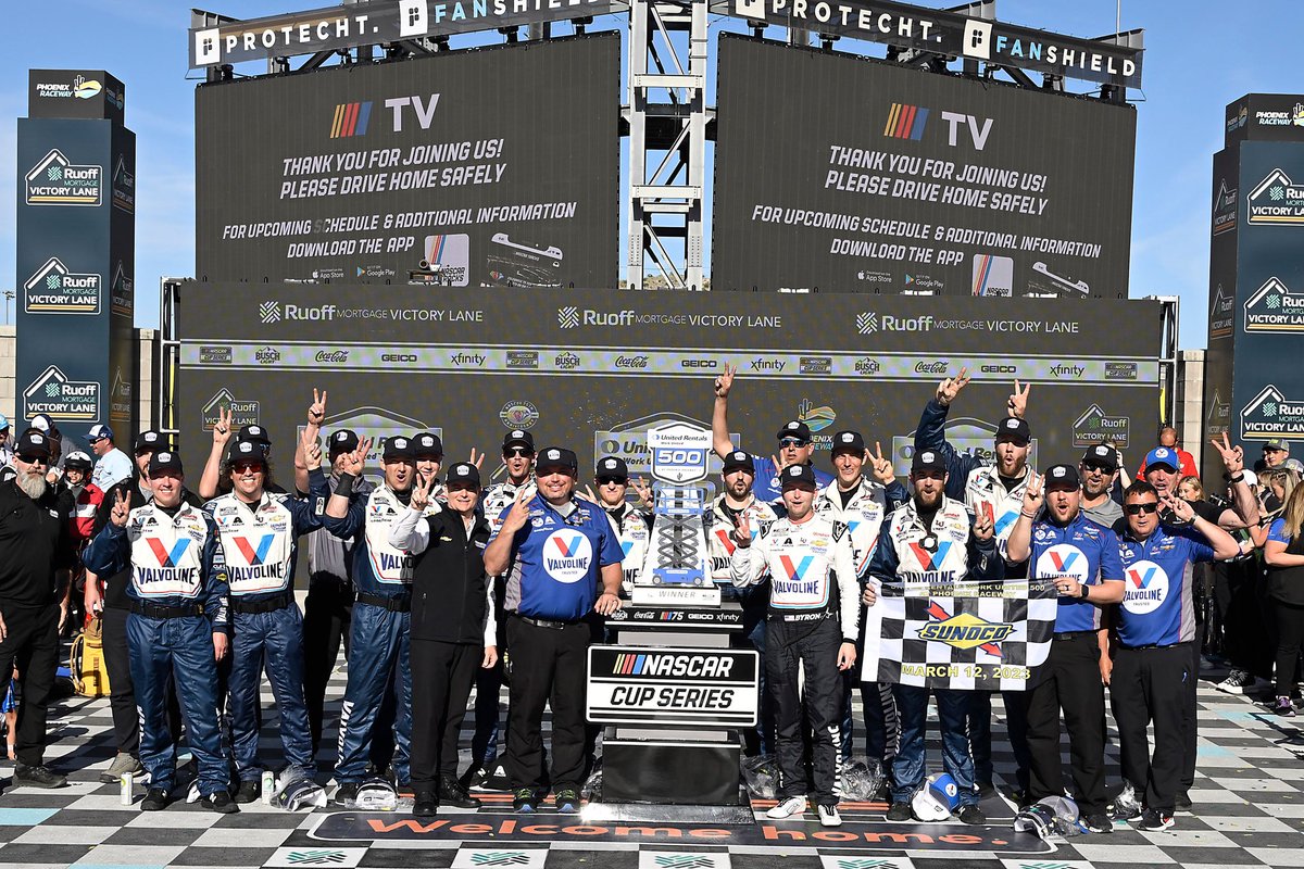 branden_lines's tweet photo. This team. That car. The driver. Phoenix winners!  Back-to-back. 🎰🏁🌵🏁 2️⃣4️⃣☝🏼 https://t.co/B9umyTCEGQ