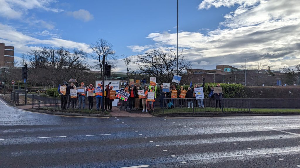 John Hanley (@guvnajohn) on Twitter photo Well done to the #JuniorDoctors on early picket line duty #FreemanHospital <a href="/NewcastleHosps/">Newcastle Hospitals</a> #JuniorDoctorsStrike Well done to the #JuniorDoctors on early picket line duty #FreemanHospital <a href="/NewcastleHosps/">Newcastle Hospitals</a> #JuniorDoctorsStrike