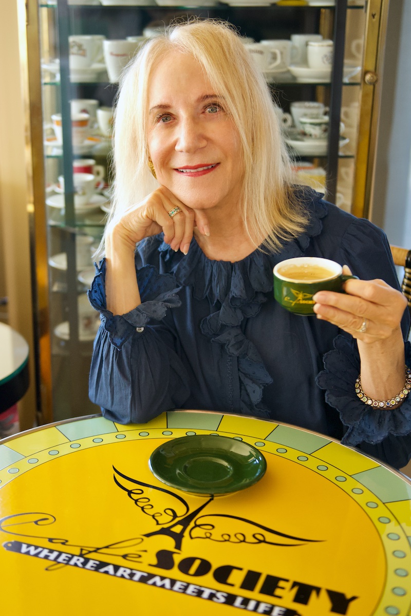 Paris_Expat's tweet photo. Meet author Joan OsburnAuthor Joanie Osburn discussing and signing her gorgeous homage to the city and the cafés and bistros she loves https://t.co/UlHgLmuvLy https://t.co/CGYsvfLzyb