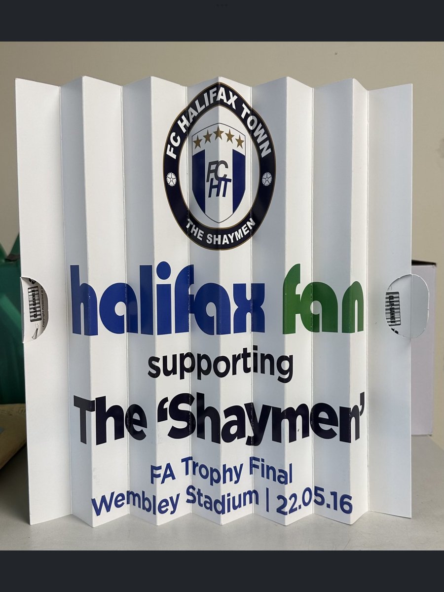 Look what <a href="/segsy03_24601/">Michael Seghetti</a> has found from the #FATrophy final. Love it. #Shaymen