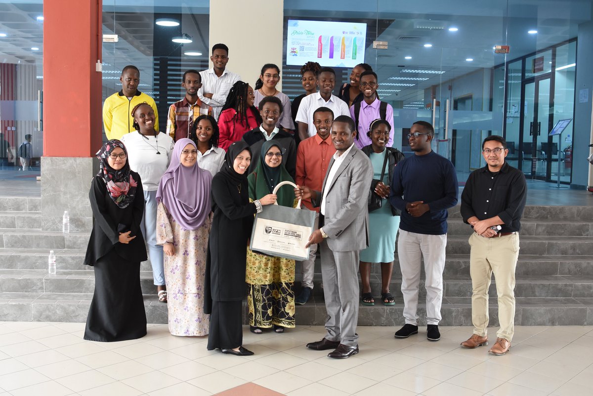 Today, 13th March 2023 (Monday) PSAS Library received and educational visit from University Strathmore, Kenya with its 41 participants. 

#upmlibrary #iptalibrary #universitiputramalaysia #upm